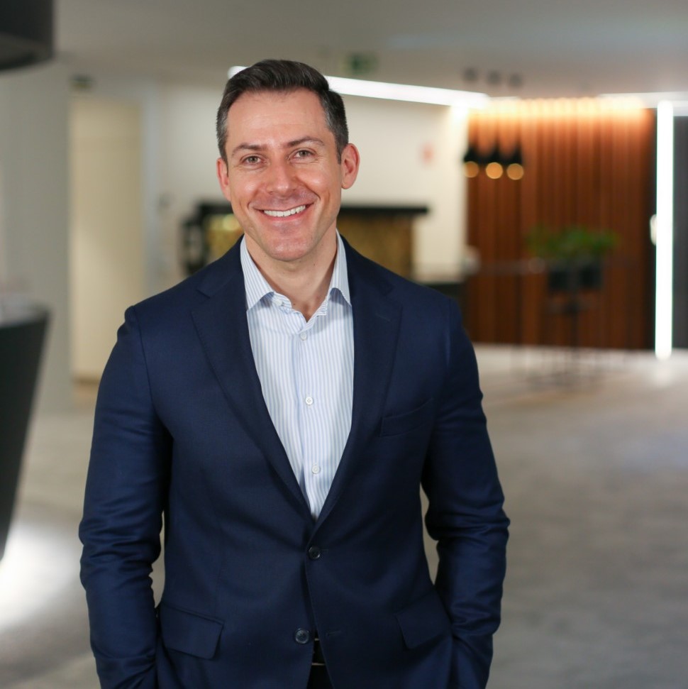 Antonio Simone, Experto asociado