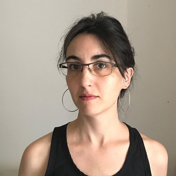 Arola Valls Bofill, Experta asociada