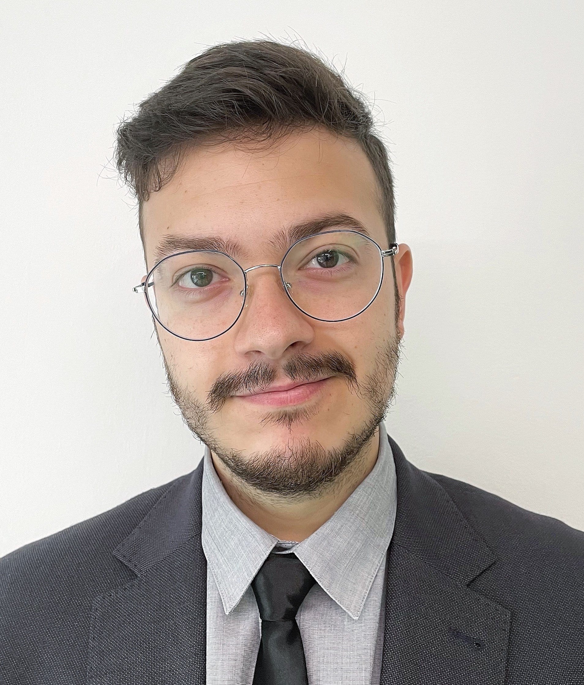 Iván Gómez Segovia, Experto asociado
