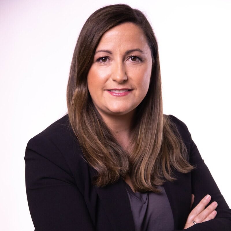 María Allende, Experta asociada